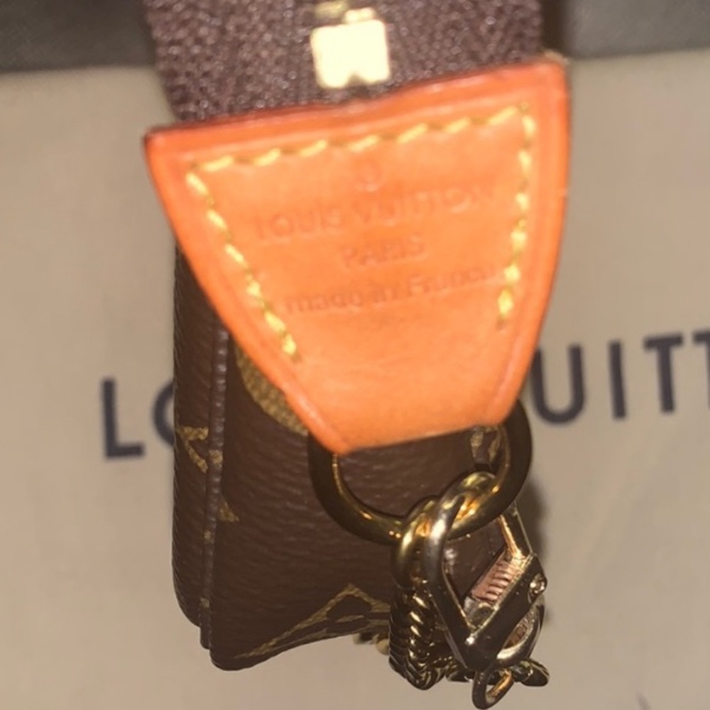 Louis Vuitton Mini Pochette - Picture 6 of 8